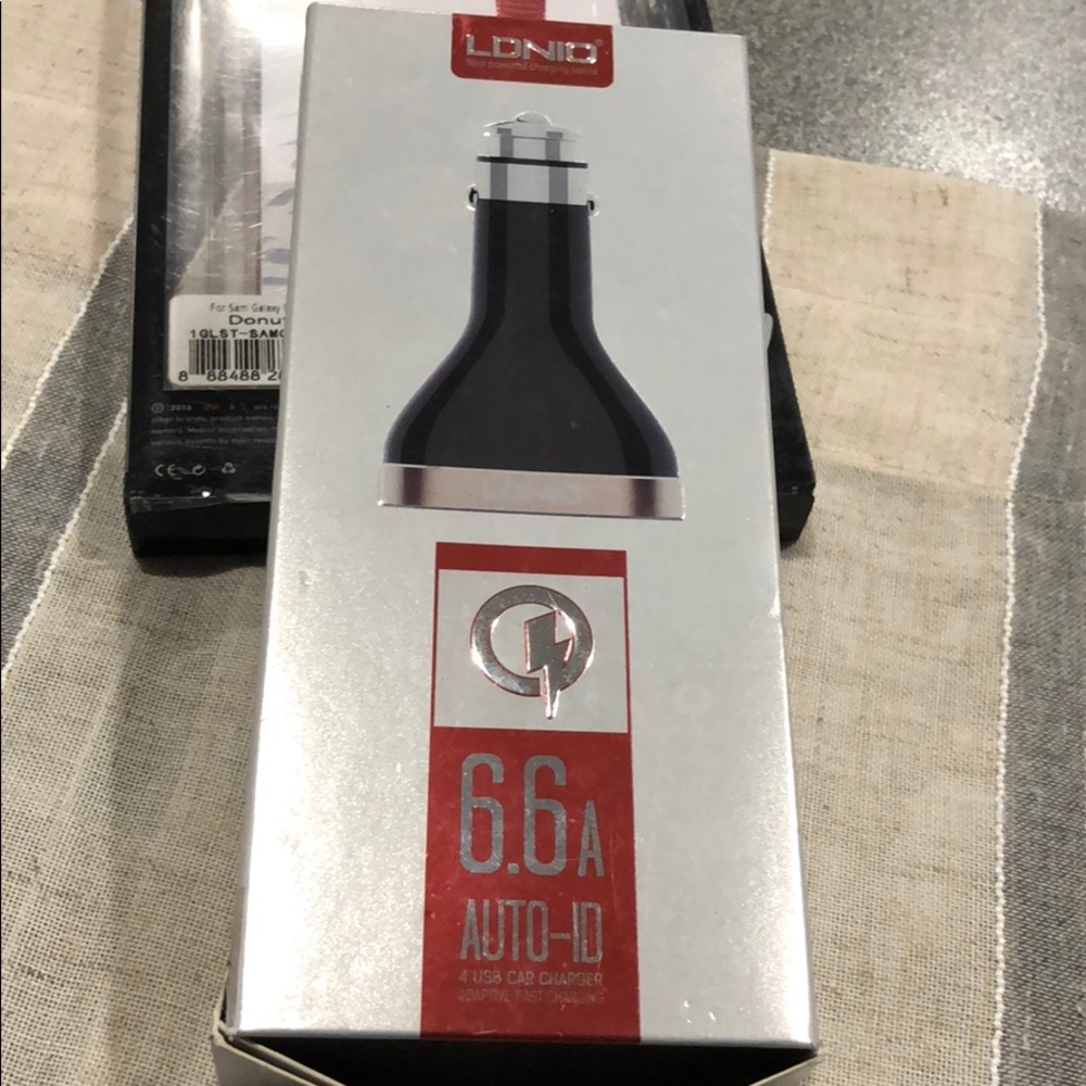 Auto 4 USB car Chargers 6.6 A fast charger